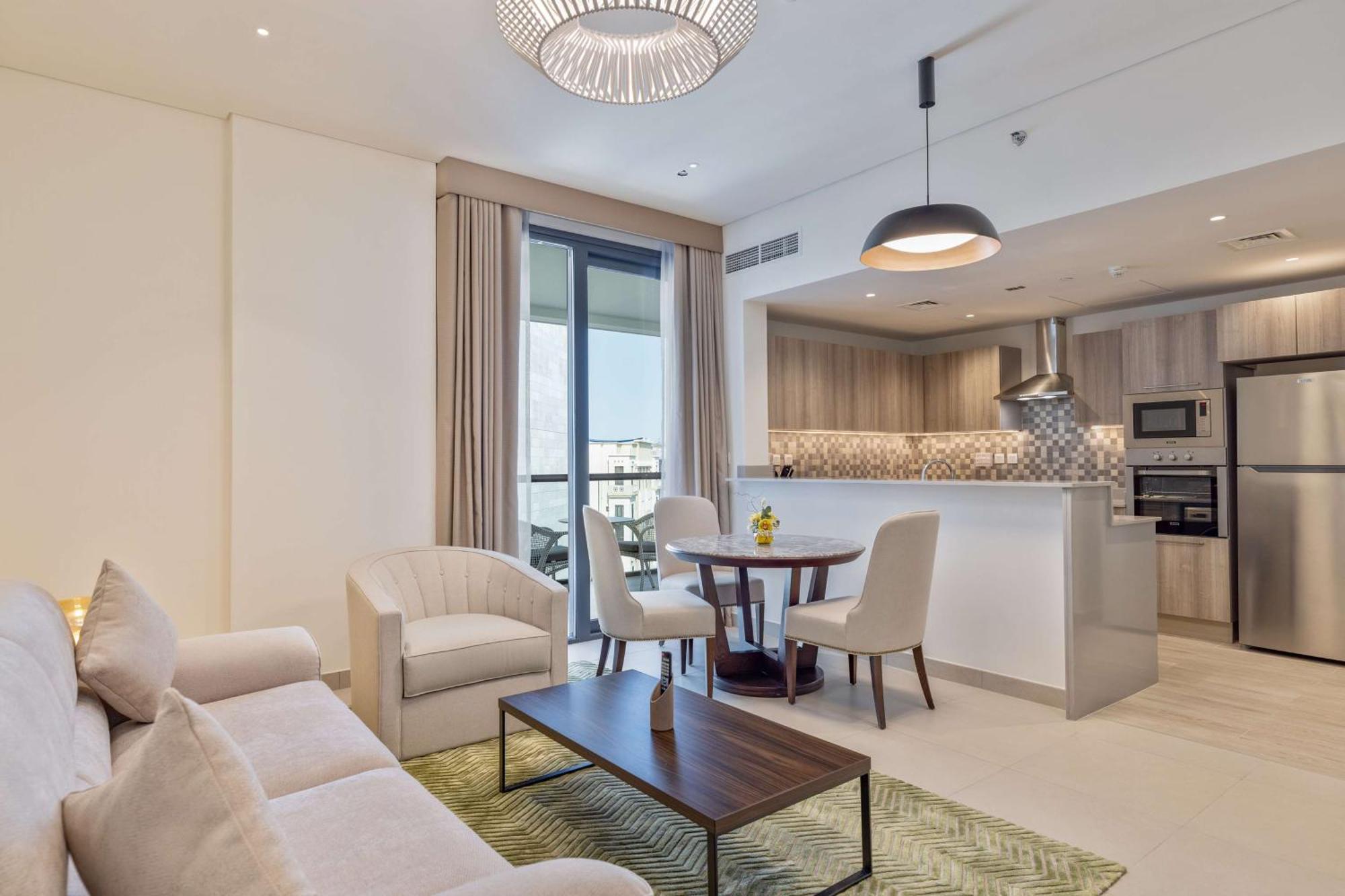 Hotel Doubletree By Hilton Doha Downtown Exterior foto A living room in a typical apartment