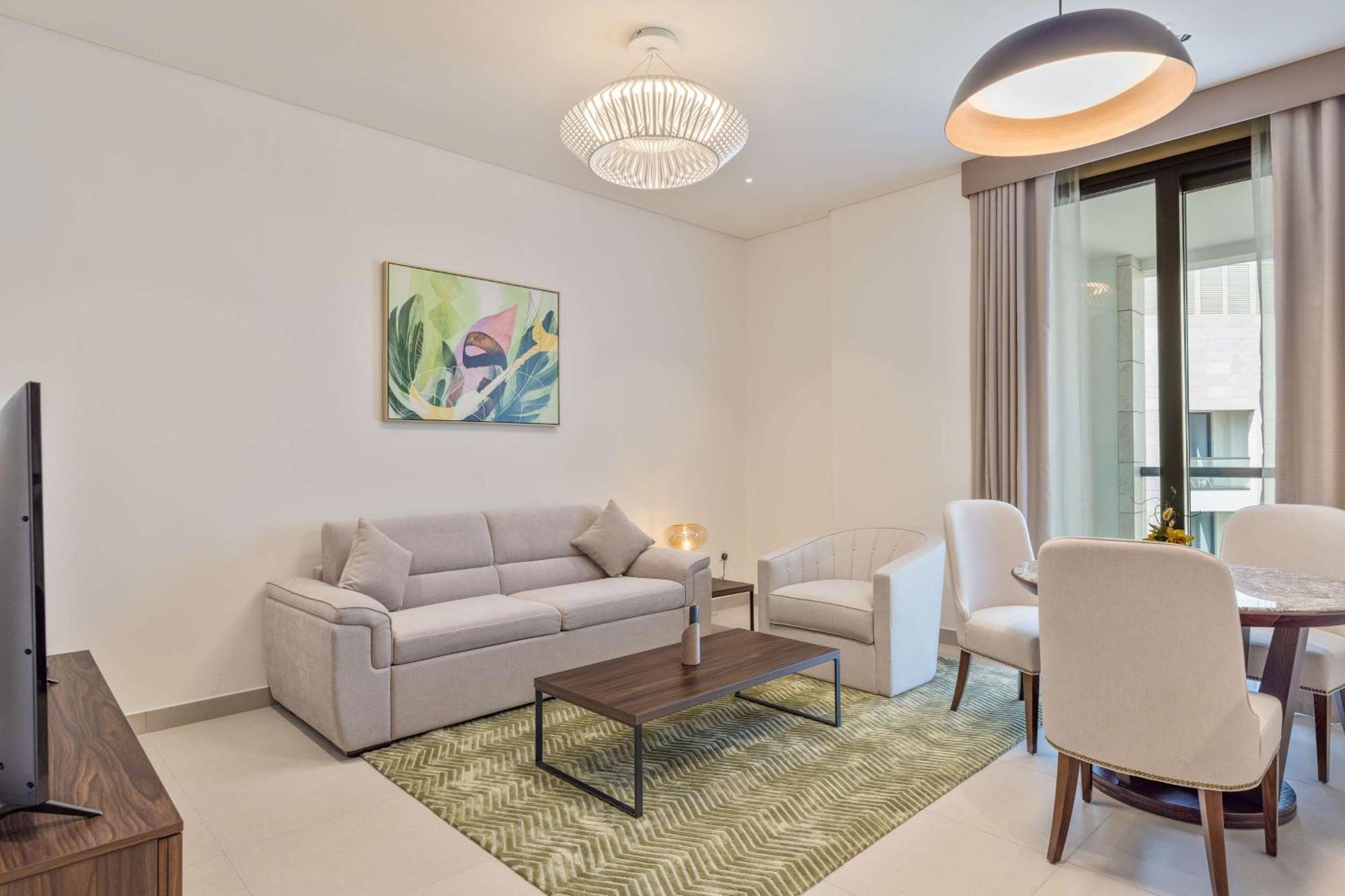 Hotel Doubletree By Hilton Doha Downtown Exterior foto A living room in a typical apartment