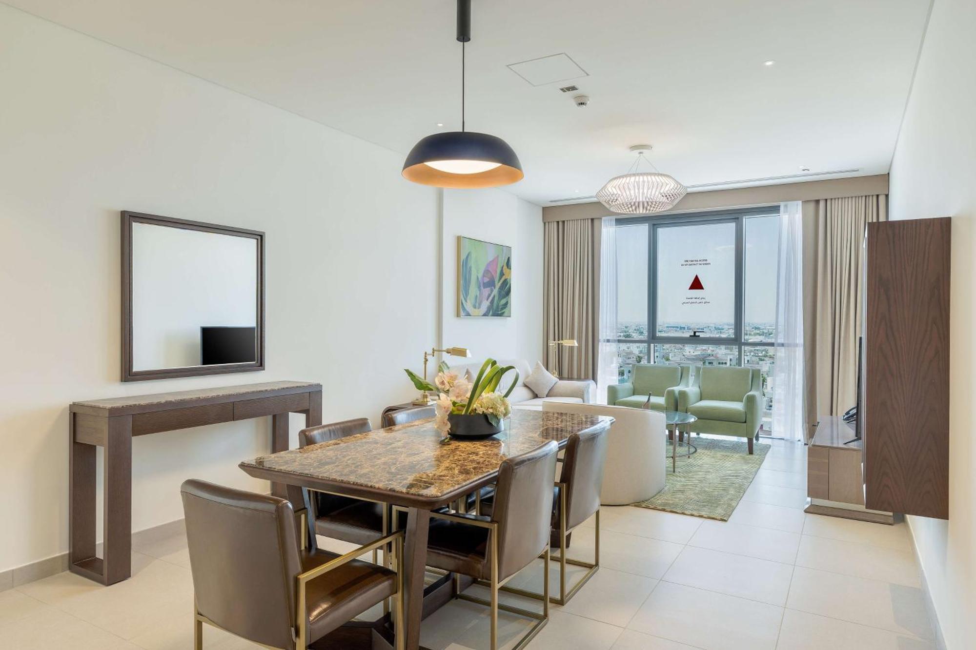 Hotel Doubletree By Hilton Doha Downtown Exterior foto A typical apartment interior