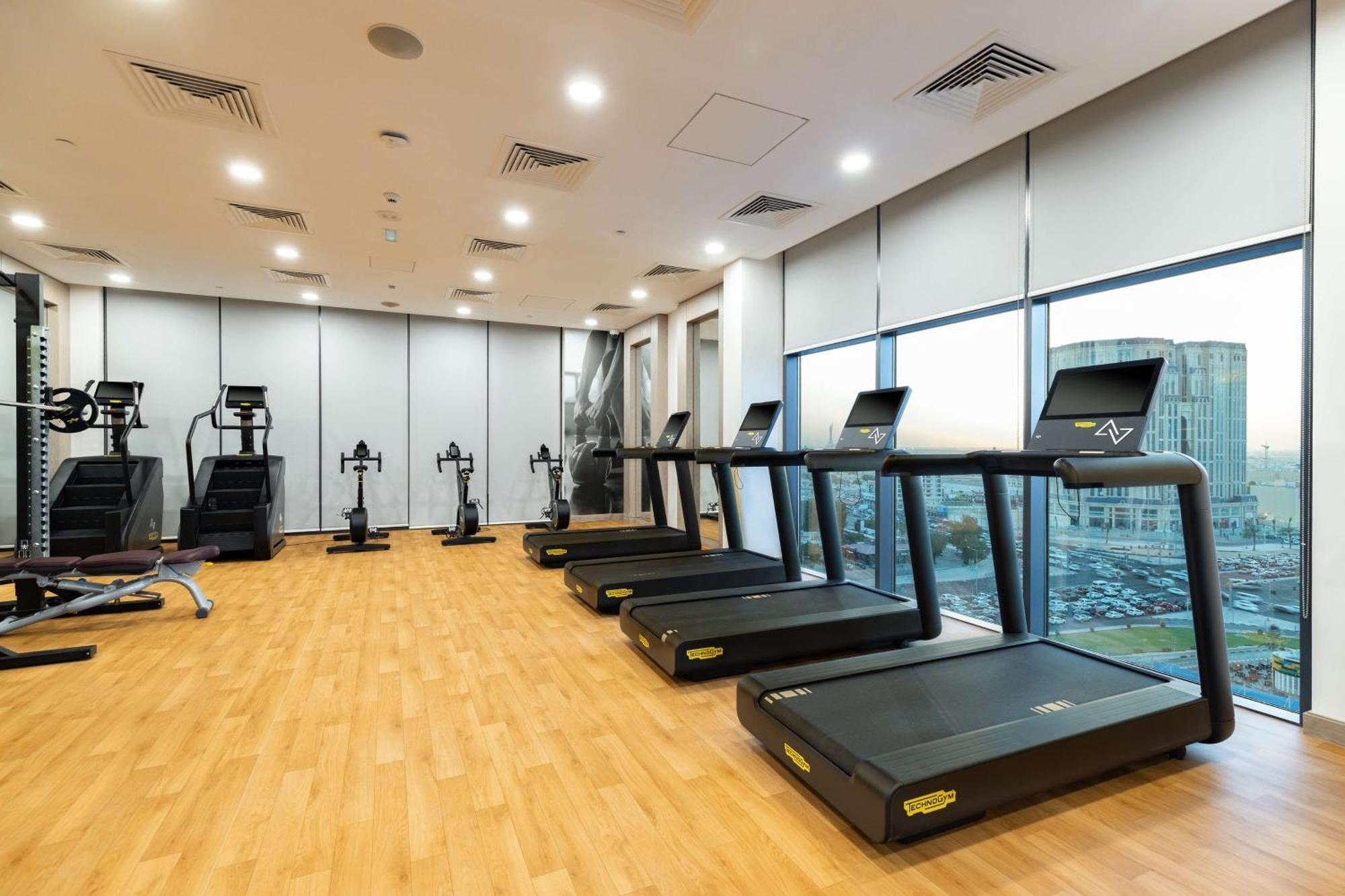 Hotel Doubletree By Hilton Doha Downtown Exterior foto The gym at the 101 Tower