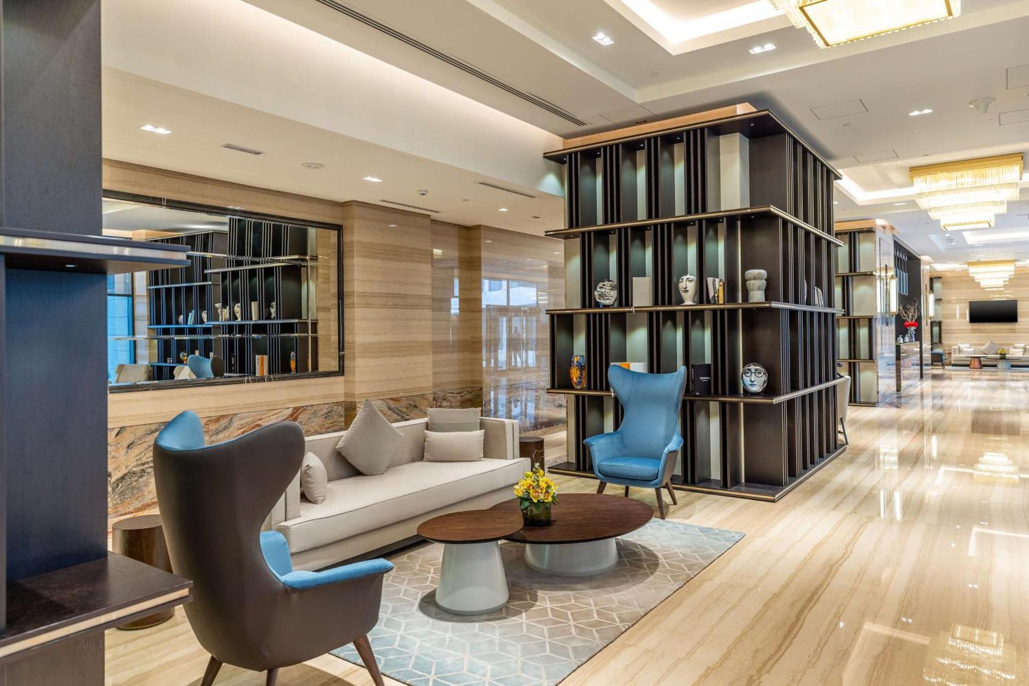 Hotel Doubletree By Hilton Doha Downtown Exterior foto Lobby