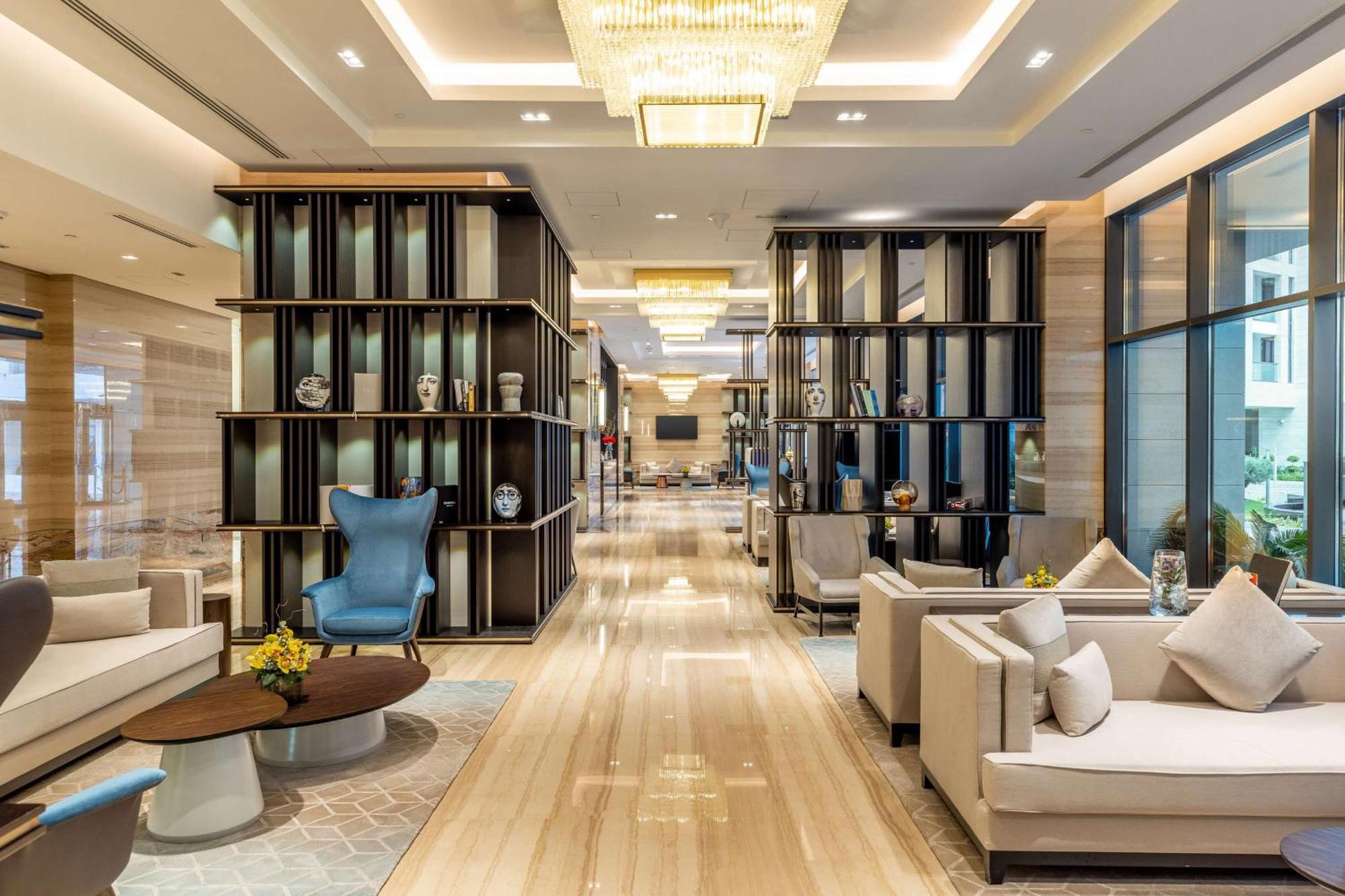 Hotel Doubletree By Hilton Doha Downtown Exterior foto Lobby