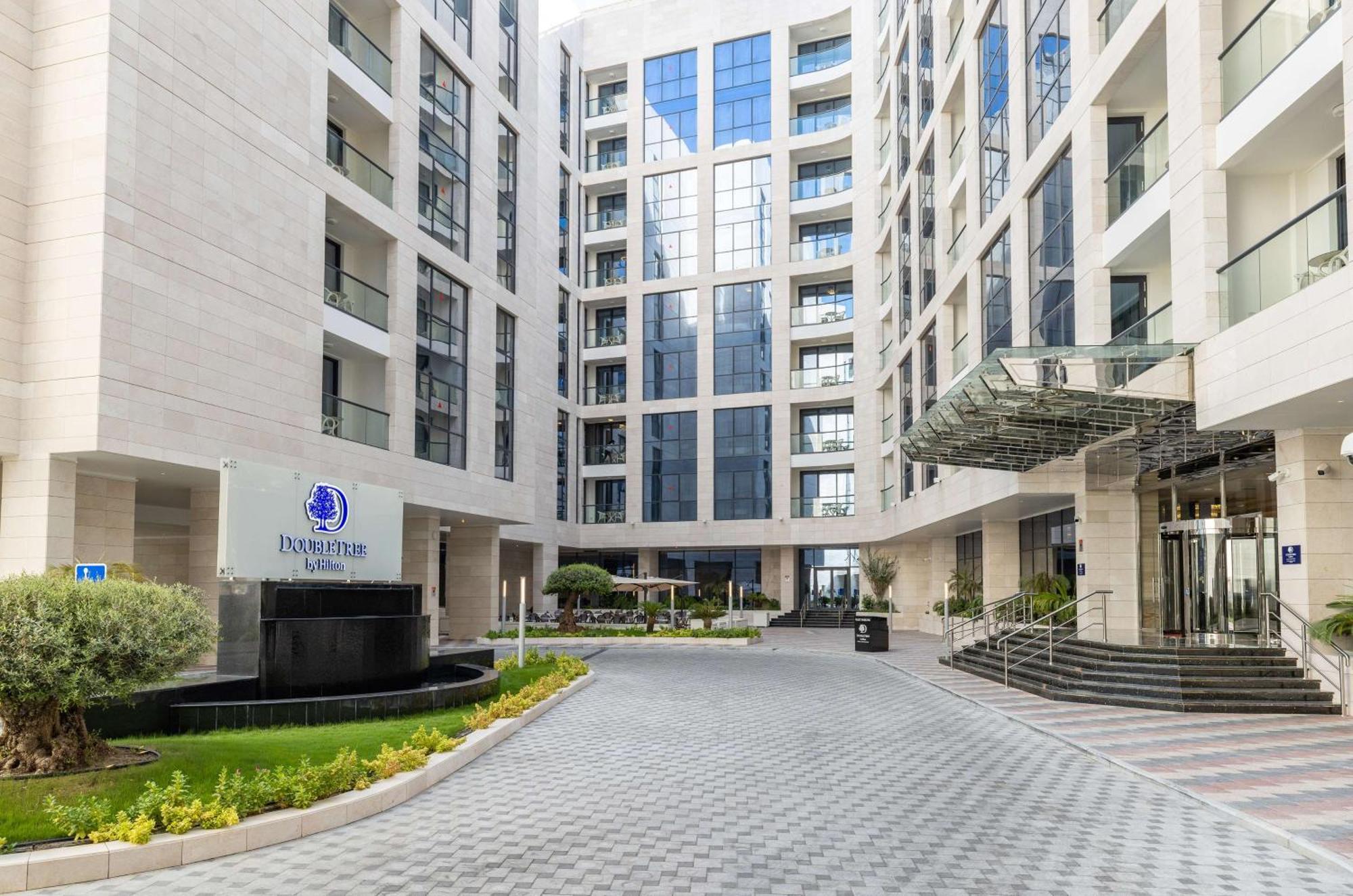 Hotel Doubletree By Hilton Doha Downtown Exterior foto Hilton Alexandria